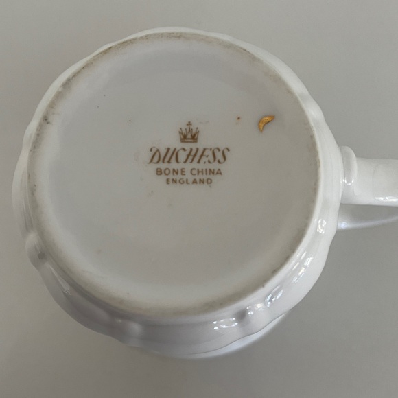 CHRISTMAS Lot of 2 Festive Poinsettia Bone China Made England Coffee Tea Mugs - Picture 7 of 17